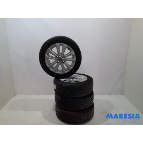 Opel - Karl - Sportvelgenset + banden