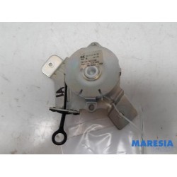 Peugeot - 3008 - Tailgate hinge