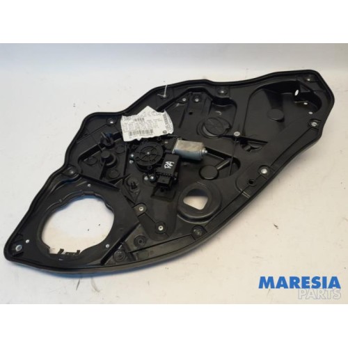 Alfa Romeo - Giulietta - Rear door window mechanism 4-door, right