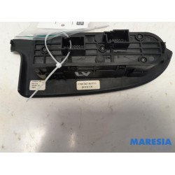 Alfa Romeo - Giulietta - Multi-functional window switch