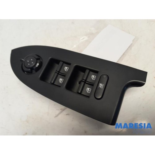 Alfa Romeo - Giulietta - Multi-functional window switch