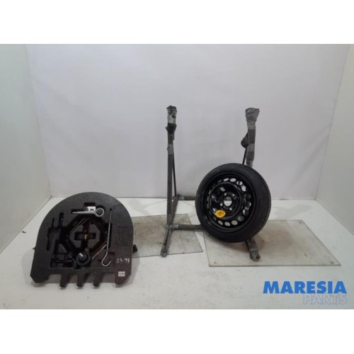 Opel - Karl - Krikset + reservewiel