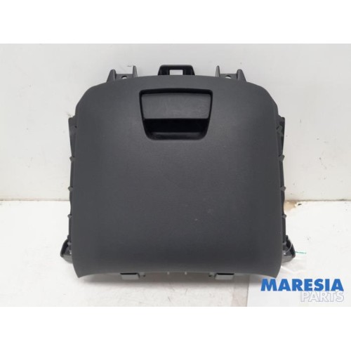 Citroen - C4 Picasso - Glovebox