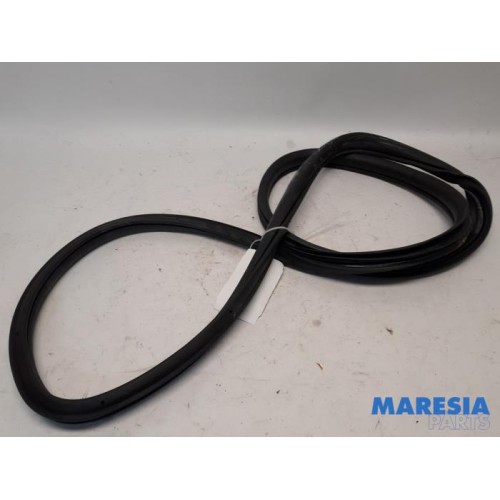 Alfa Romeo - Giulietta - Rear door seal 4-door, left