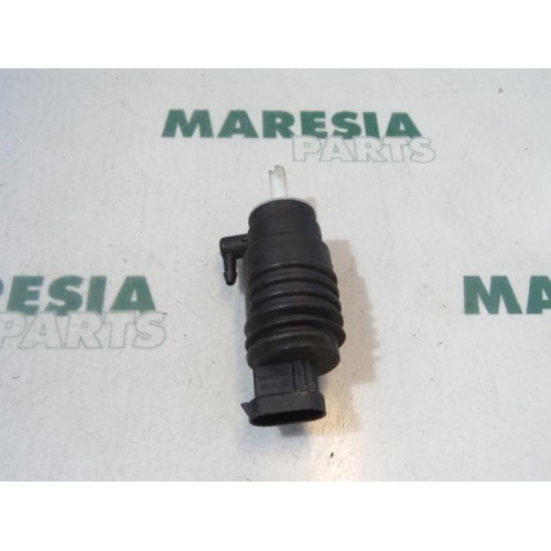 Renault - Clio - Windscreen washer pump