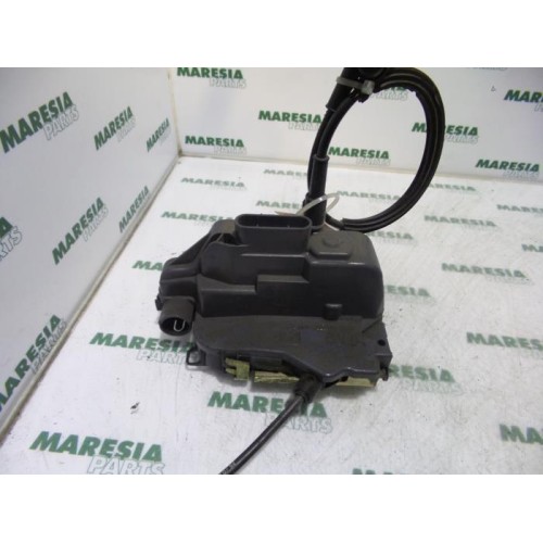 Renault - Laguna - Front door lock mechanism 4-door, right