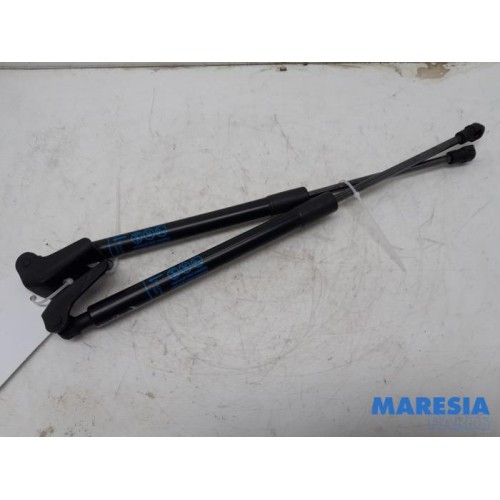 Opel - Karl - Set of tailgate gas struts
