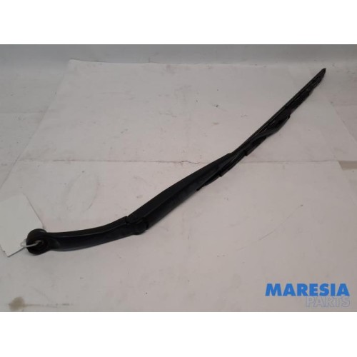 Opel - Karl - Front wiper arm