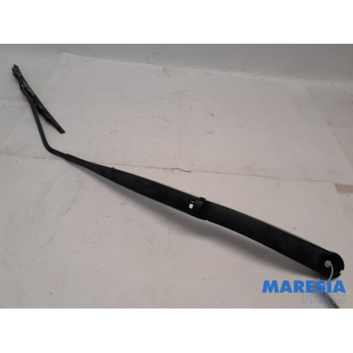 Opel - Karl - Front wiper arm