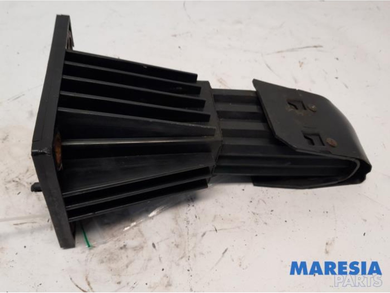 Alfa Romeo - Giulietta - Front bumper bracket, left