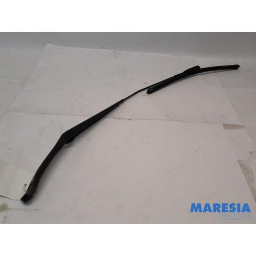 Alfa Romeo - Giulietta - Front wiper arm