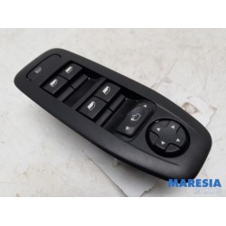 Peugeot - 208 - Multi-functional window switch