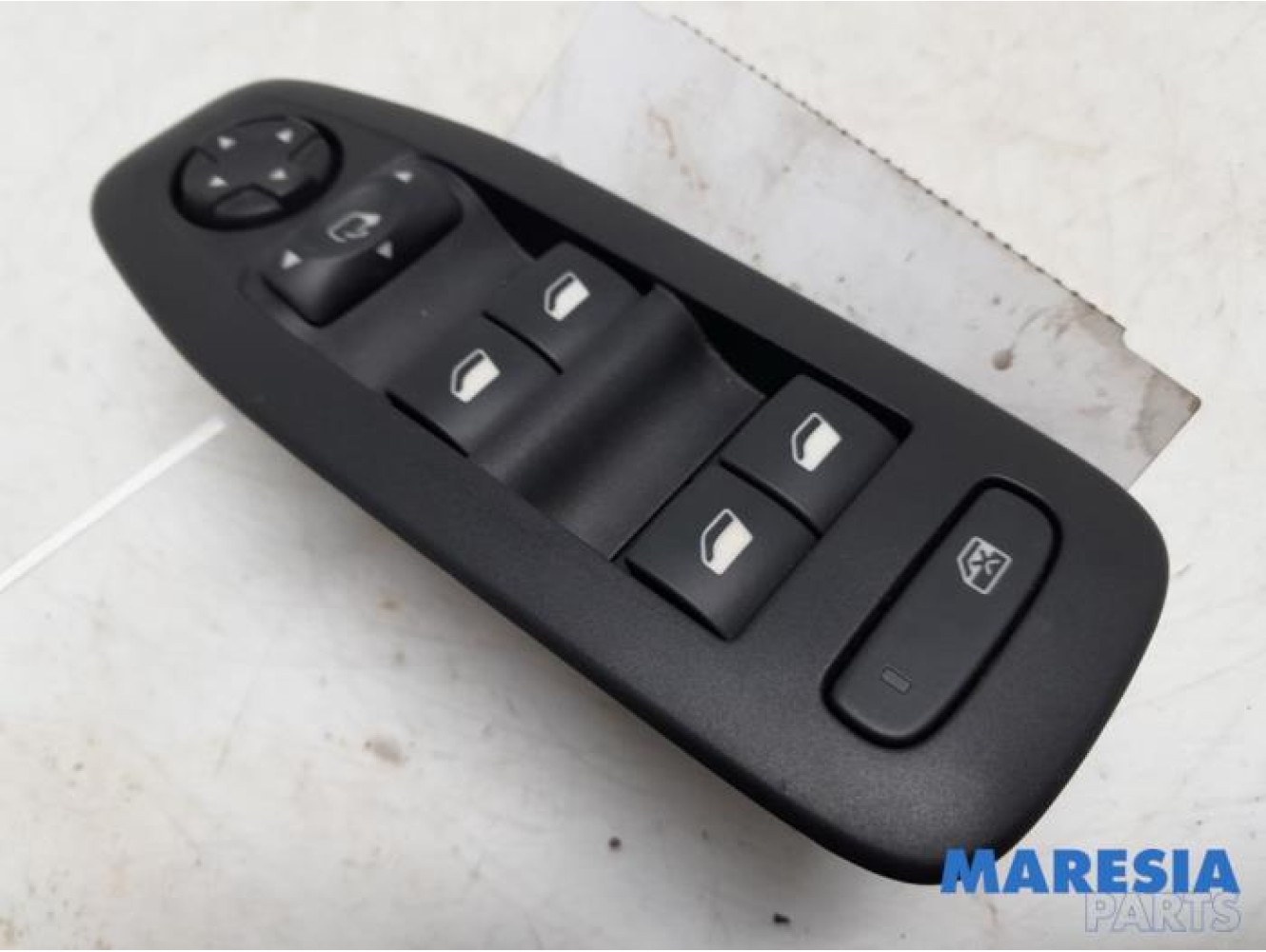 Peugeot - 208 - Multi-functional window switch
