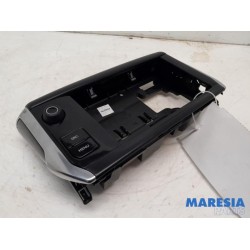 Peugeot - 208 - Panneau de commandes navigation
