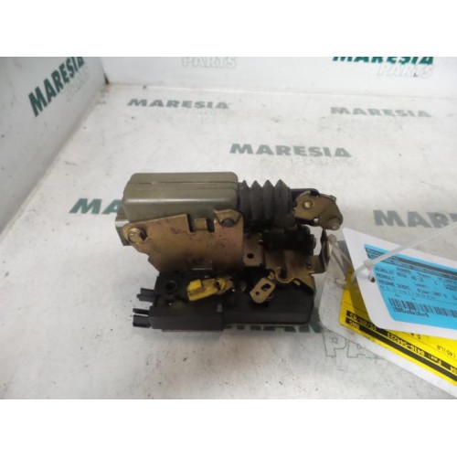 Renault - Megane Scenic - Rear door lock mechanism 4-door, left