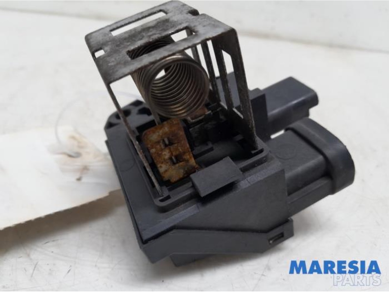 Peugeot - 208 - Cooling fan resistor