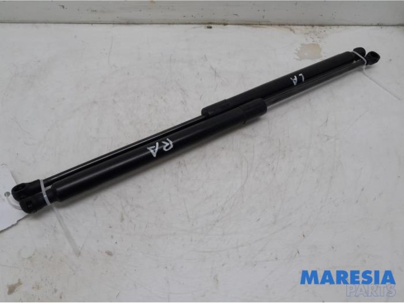 Peugeot - 208 - Set of tailgate gas struts