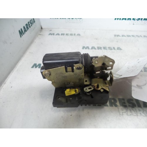 Renault - Megane Scenic - Rear door lock mechanism 4-door, left