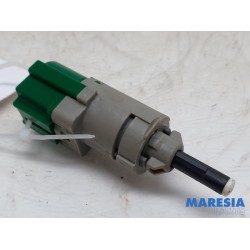 Peugeot - 208 - Brake light switch