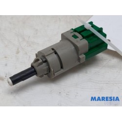 Peugeot - 208 - Brake light switch
