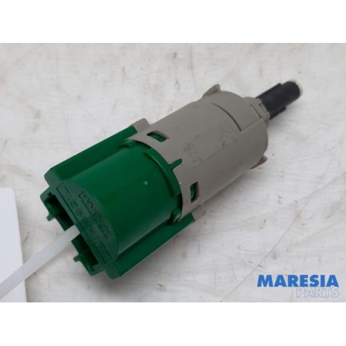 Peugeot - 208 - Brake light switch