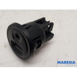 Peugeot - 208 - AUX / USB connection