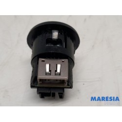 Peugeot - 208 - AUX / USB connection