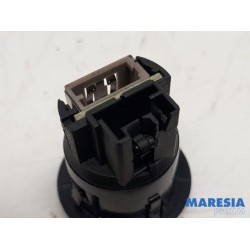 Peugeot - 208 - AUX / USB connection
