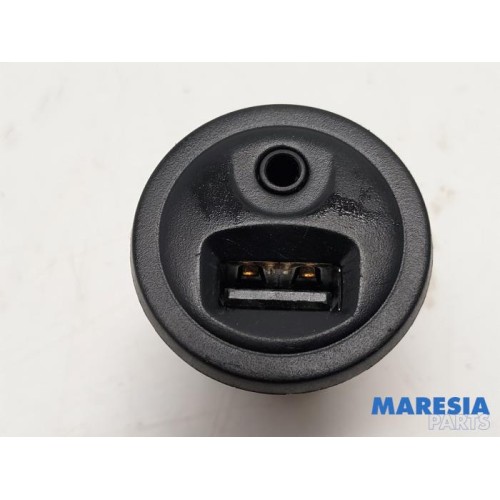 Peugeot - 208 - AUX / USB connection