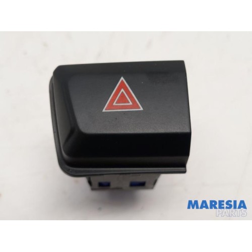 Peugeot - 208 - Panic lighting switch