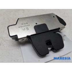 Peugeot - 208 - Tailgate lock mechanism