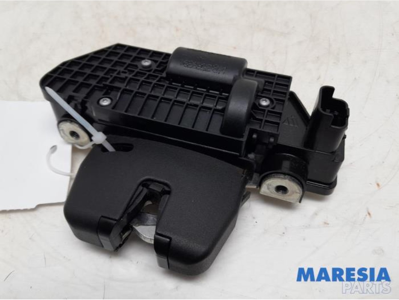 Peugeot - 208 - Tailgate lock mechanism