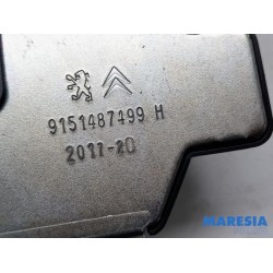 Peugeot - 208 - Tailgate lock mechanism