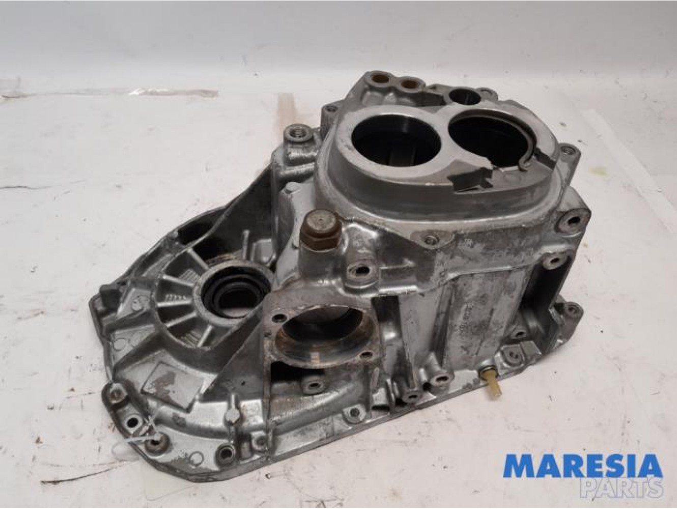 Renault - Clio - Gearbox casing