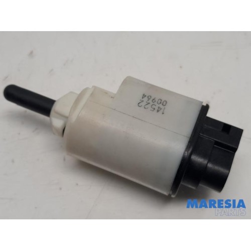 Citroen - Jumpy - Brake light switch