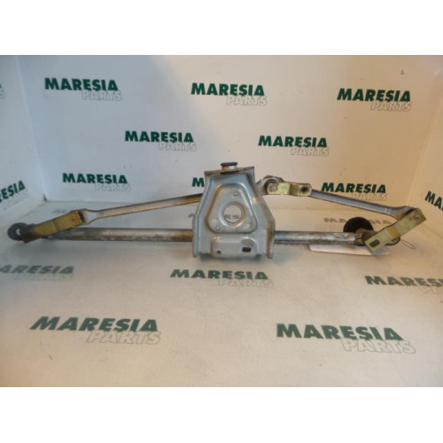 Renault - Clio - Wiper mechanism