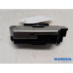 Citroen - DS3 - Tailgate lock mechanism