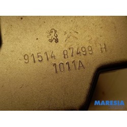 Citroen - DS3 - Tailgate lock mechanism