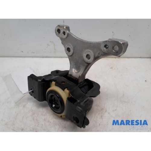 Peugeot - 208 - Engine mount