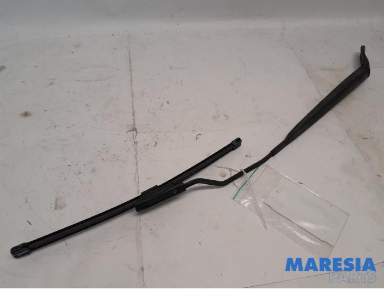 Citroen - DS3 - Front wiper arm
