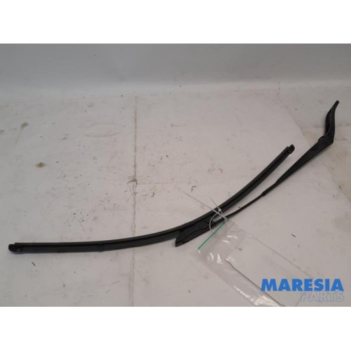 Citroen - DS3 - Front wiper arm