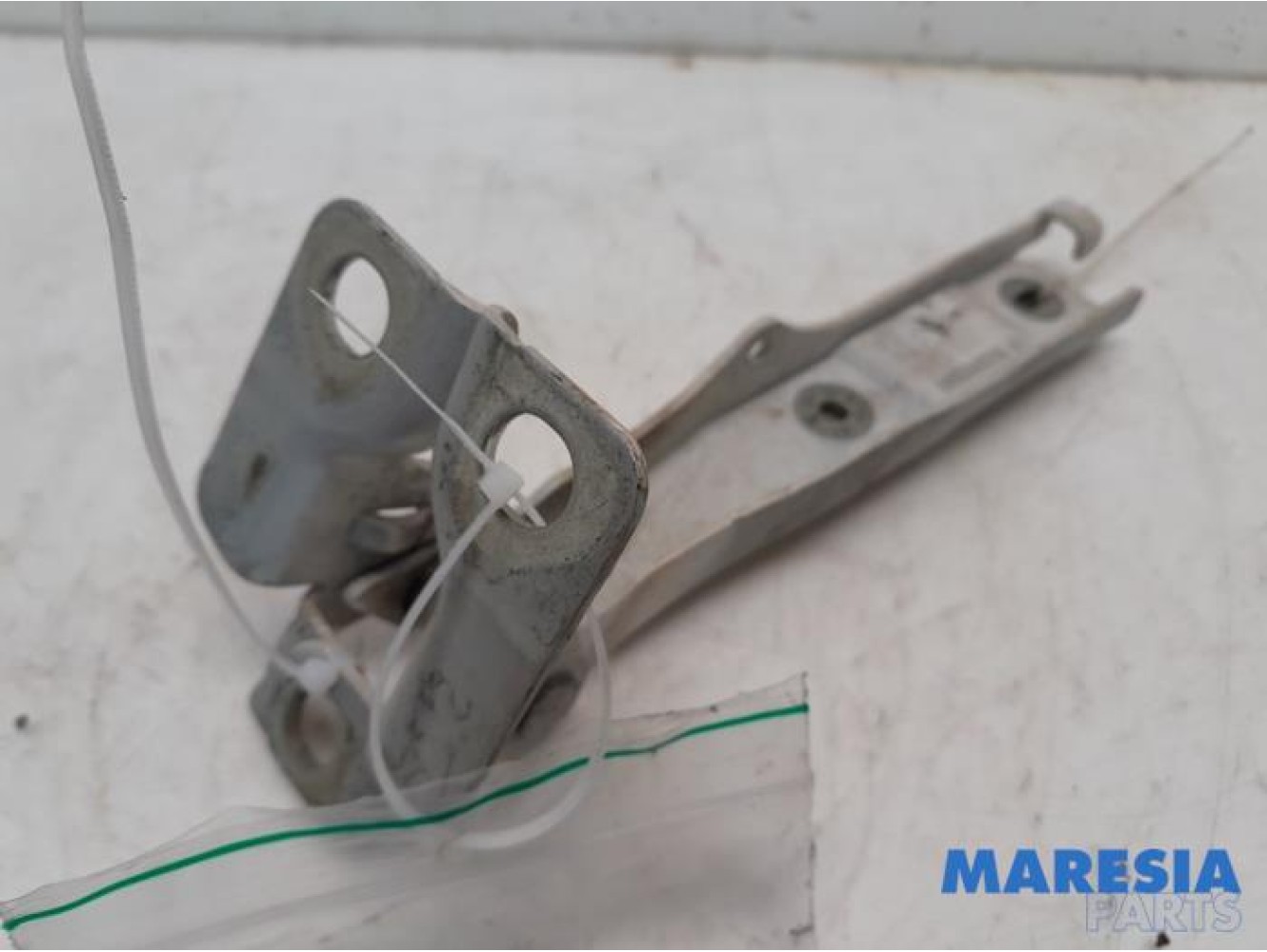 Citroen - DS3 - Bonnet Hinge