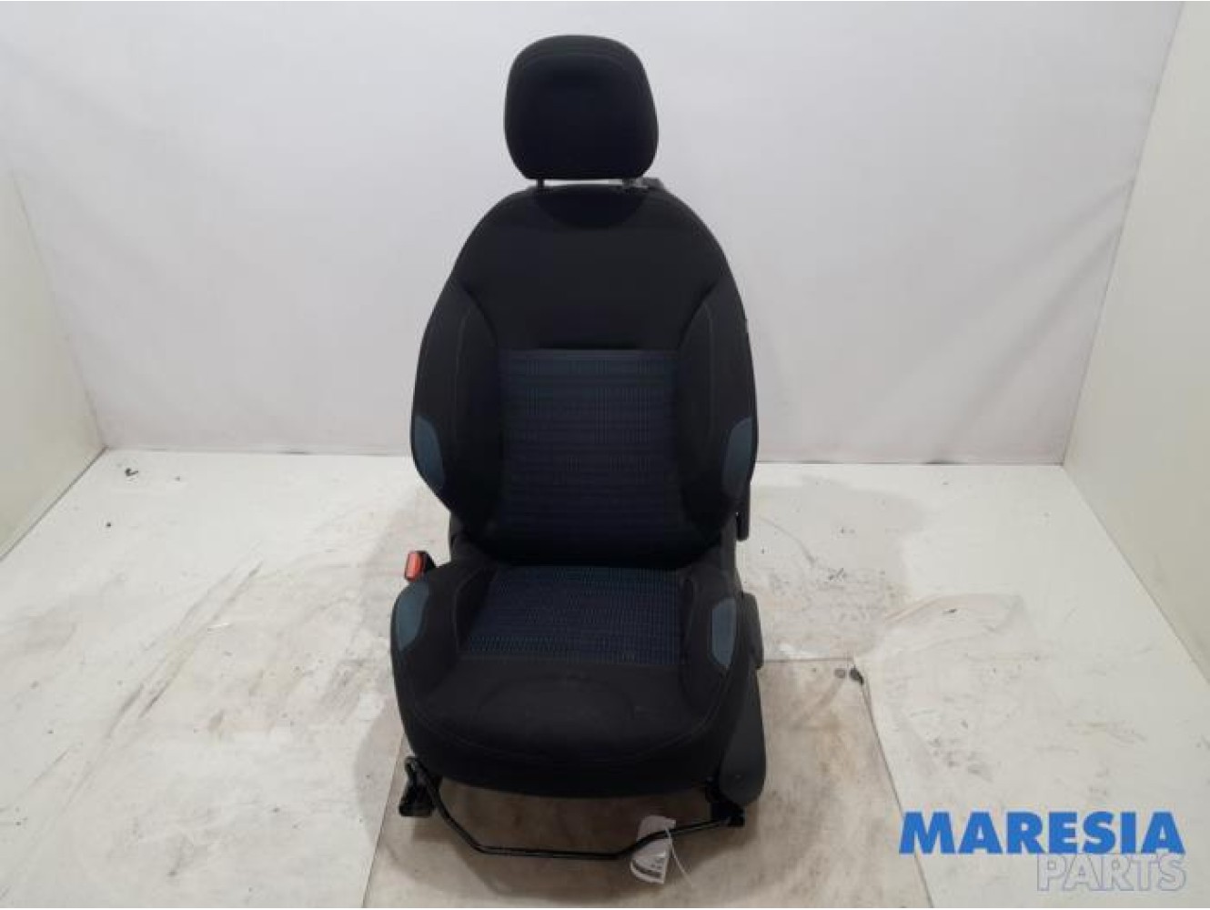 Peugeot - 208 - Stoel links