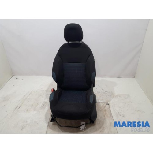 Peugeot - 208 - Sitz links