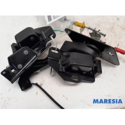 Peugeot - Expert - Minibus/van rear door lock mechanism