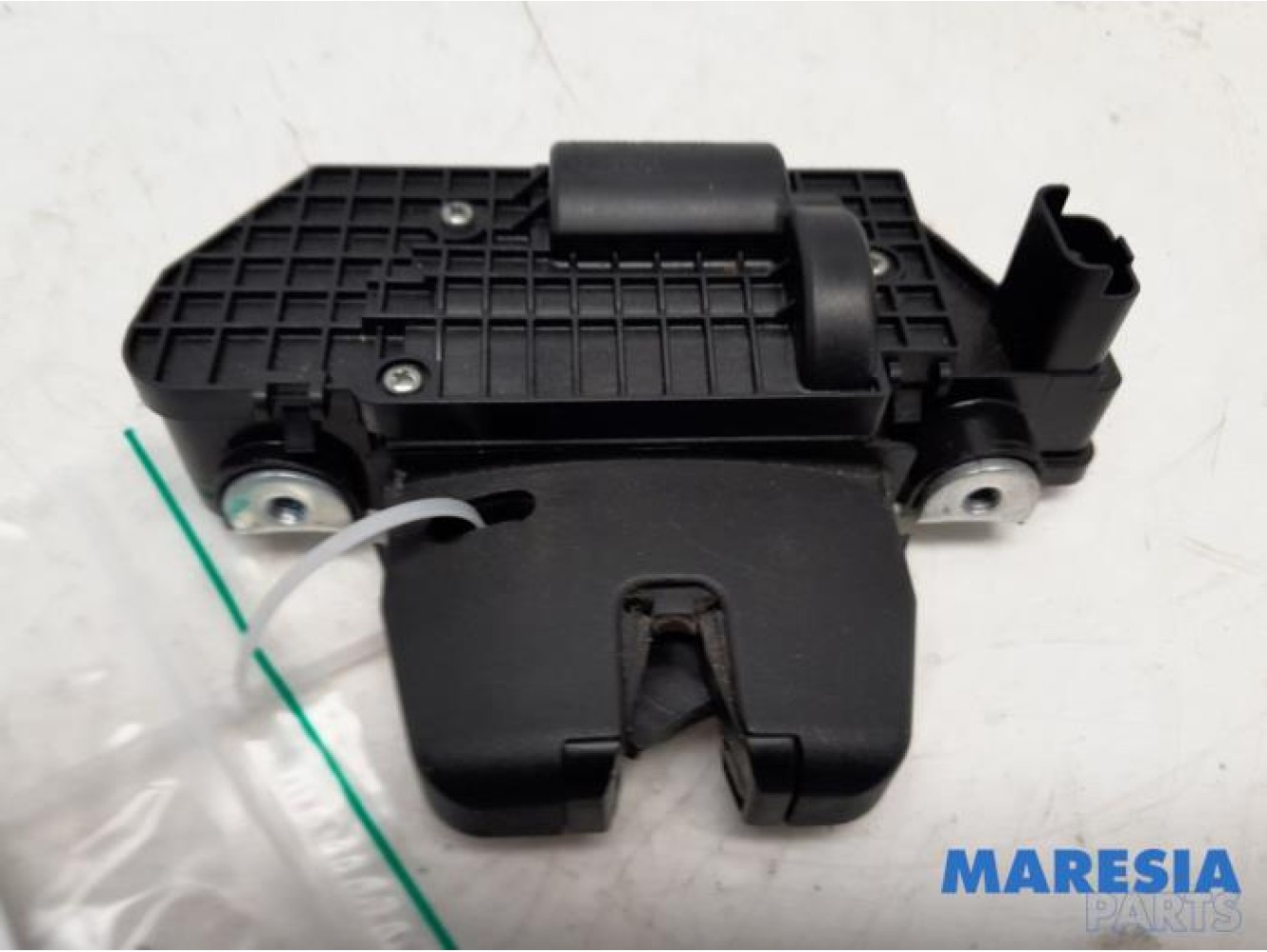 Citroen - DS3 - Tailgate lock mechanism
