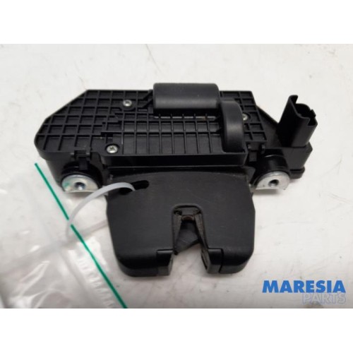 Citroen - DS3 - Tailgate lock mechanism