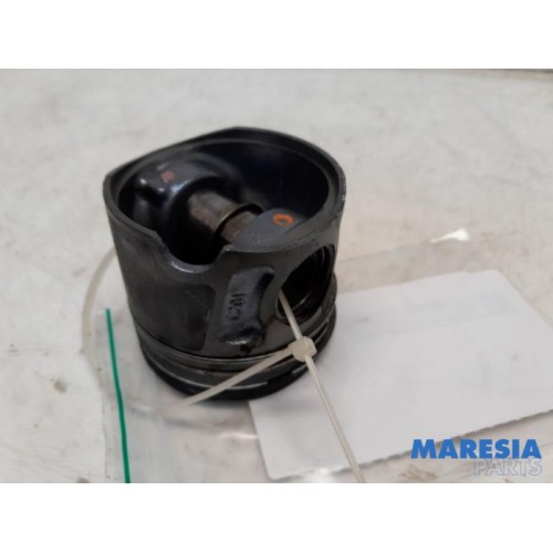Opel - Combo - Piston