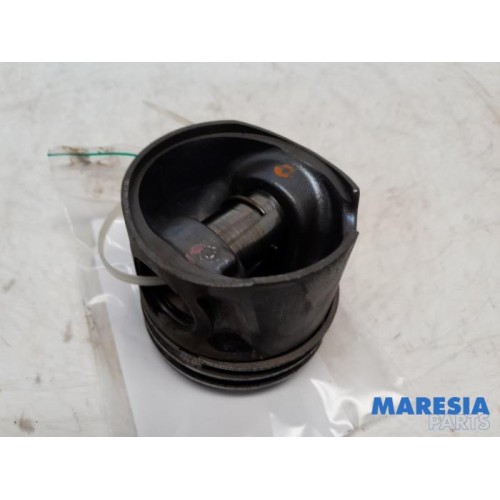 Opel - Combo - Piston