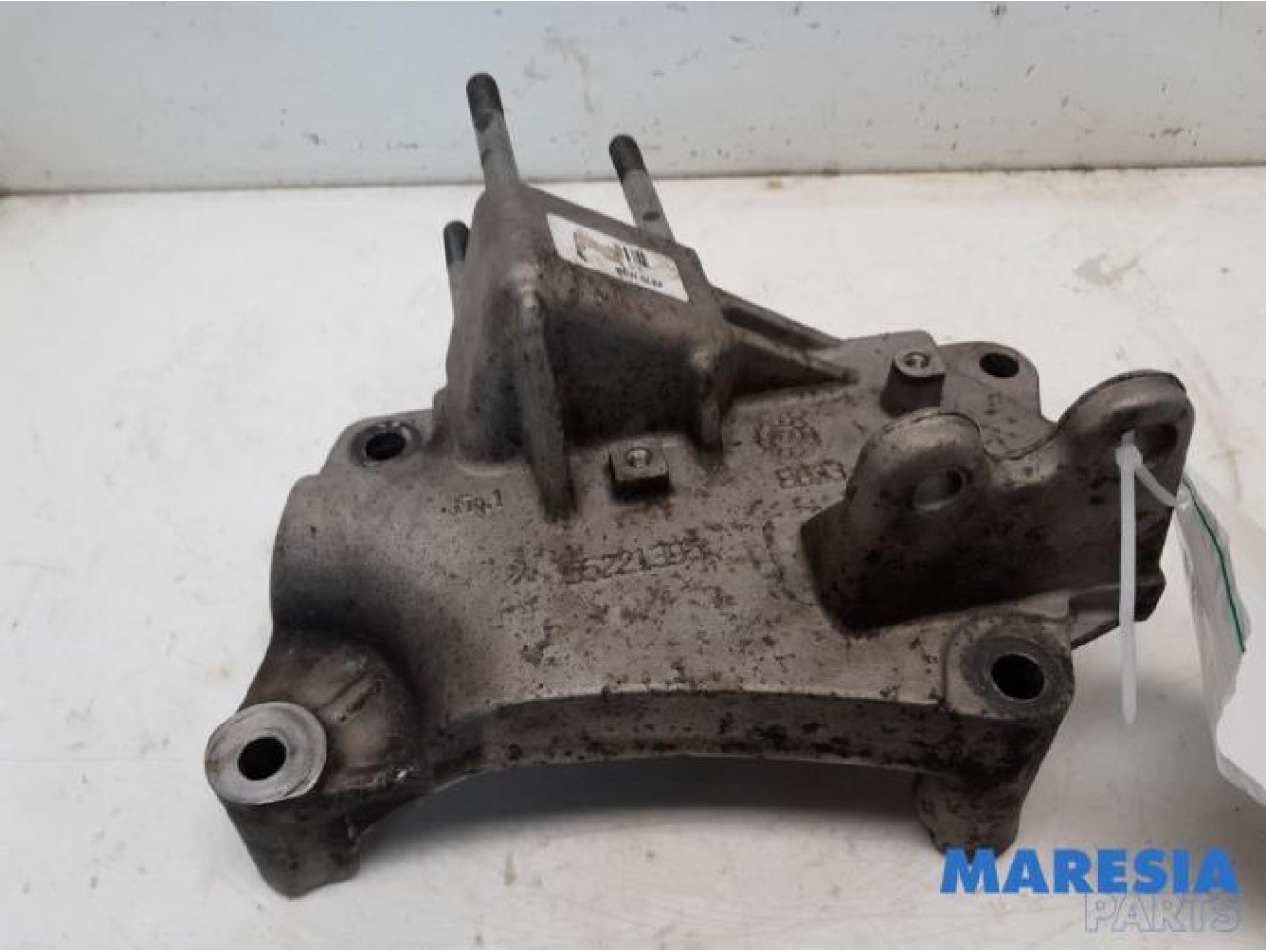 Opel - Combo - Engine mount